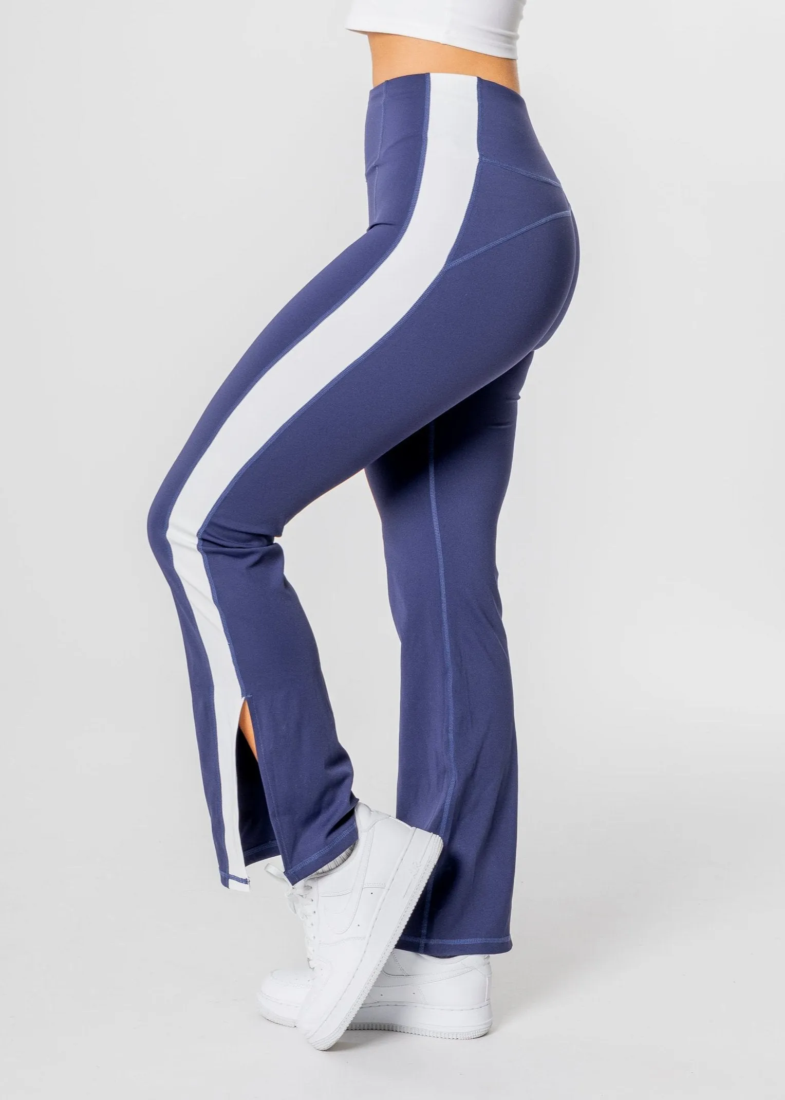 MOTION STRIPE Flared Leggings