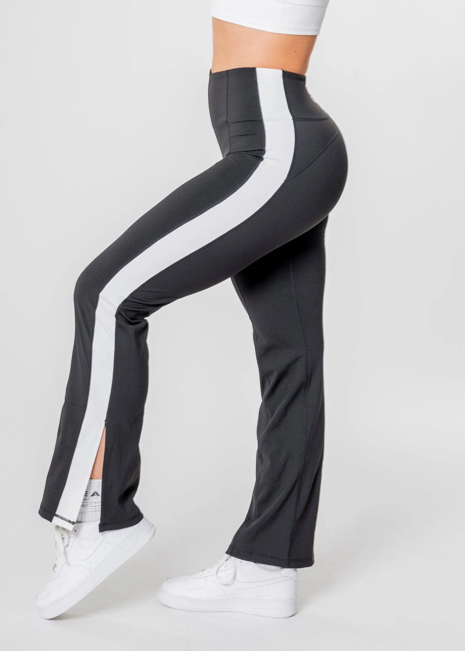 MOTION STRIPE Flared Leggings