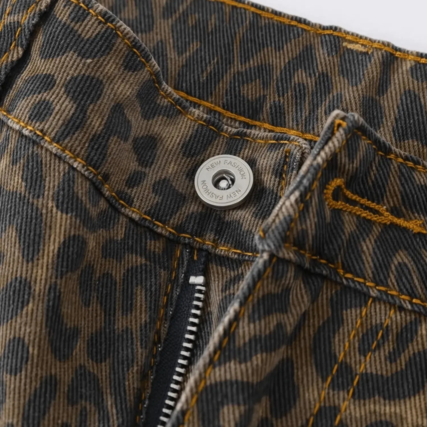 Torina – Bold animal print – Leopard jeans