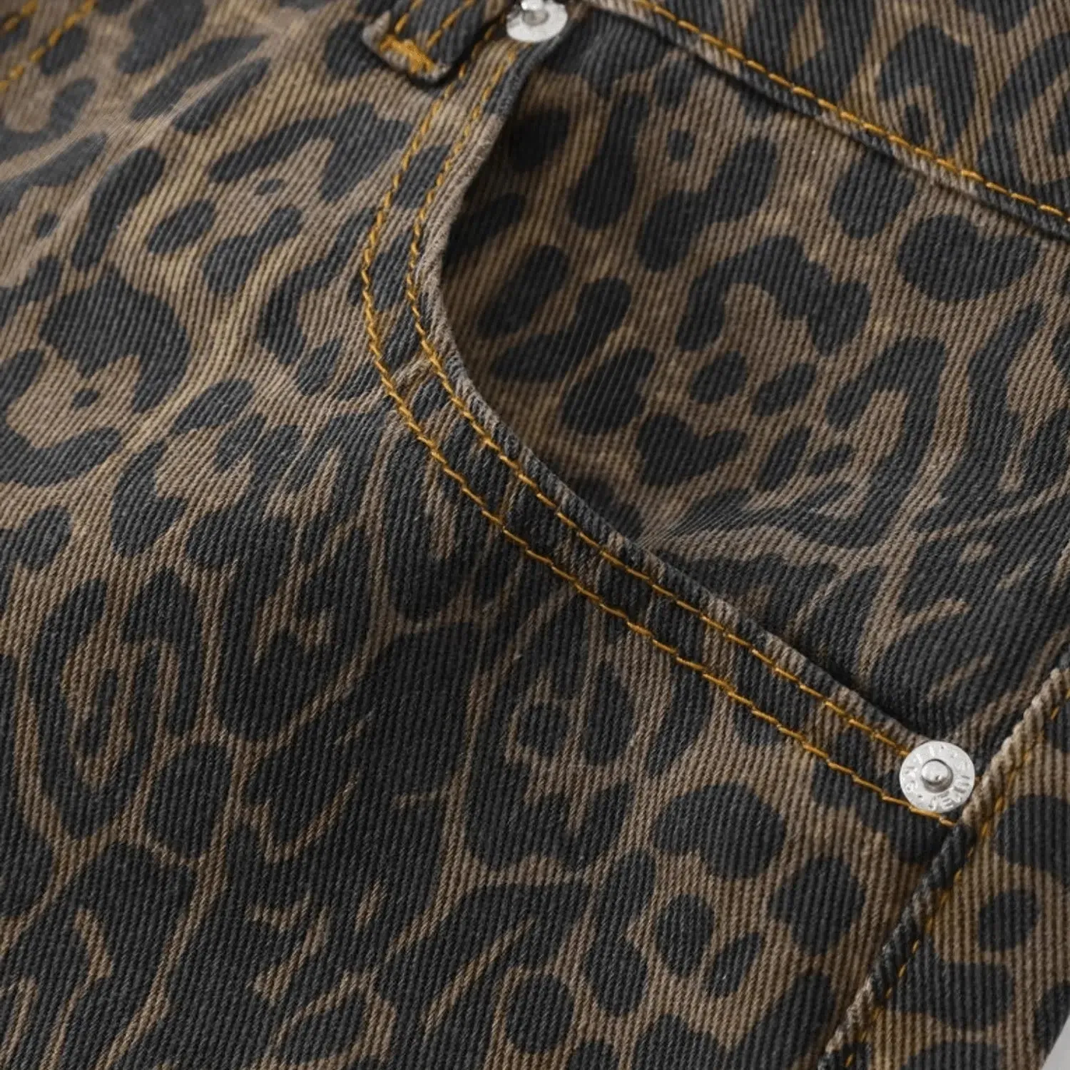 Torina – Bold animal print – Leopard jeans